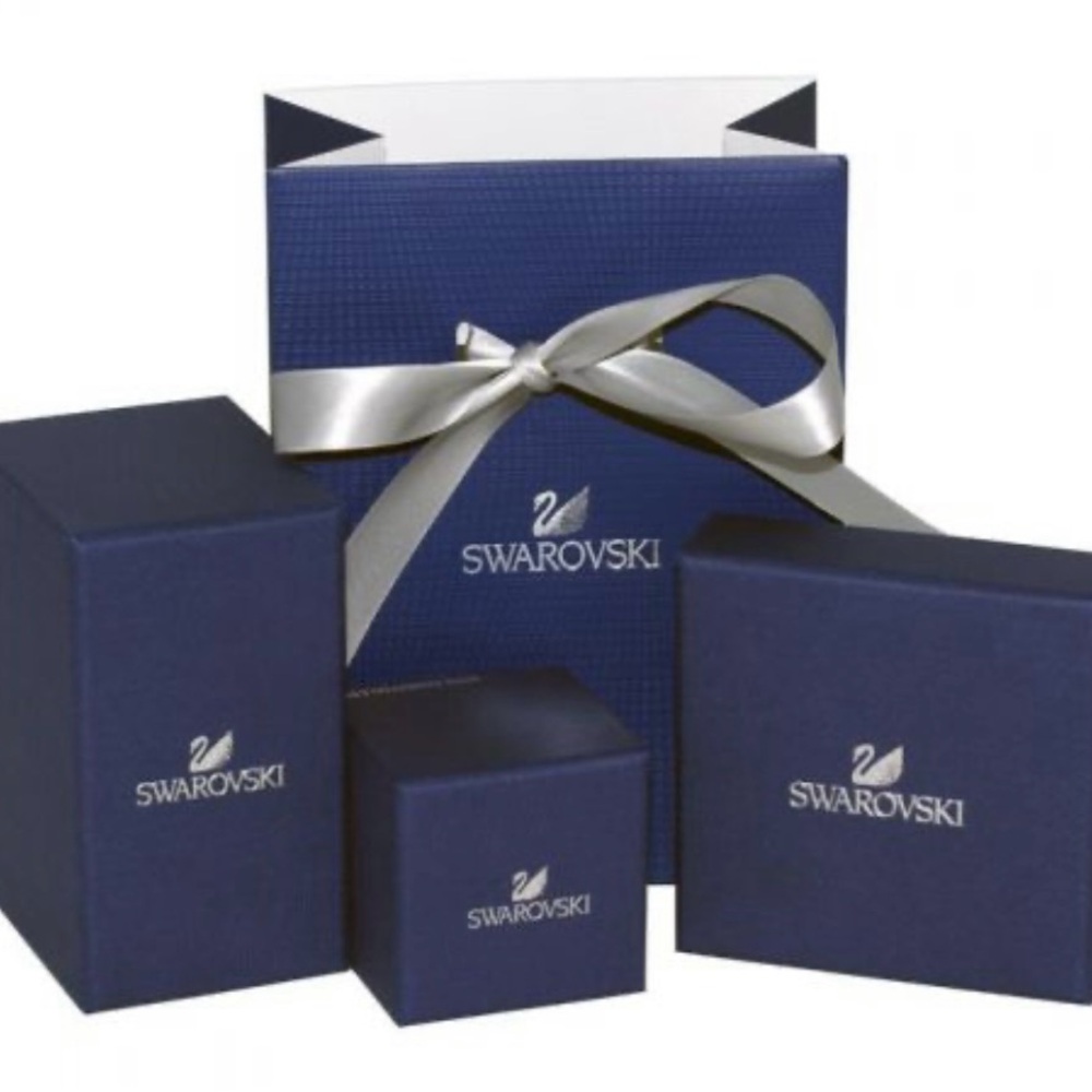 SWAROVSKI Silver Buckle Bracelet with Red Crystals NEW IN BOX - Picture 5 of 5